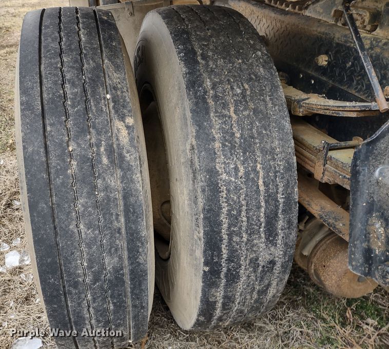 image for item MD9298 1984 International S2375  semi truck