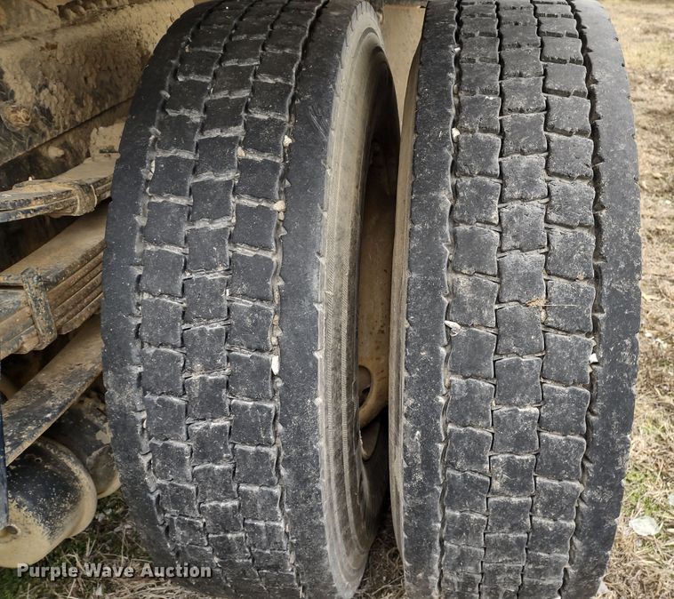 image for item MD9298 1984 International S2375  semi truck