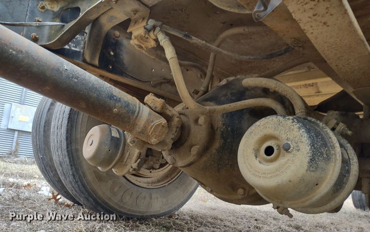 image for item MD9298 1984 International S2375  semi truck