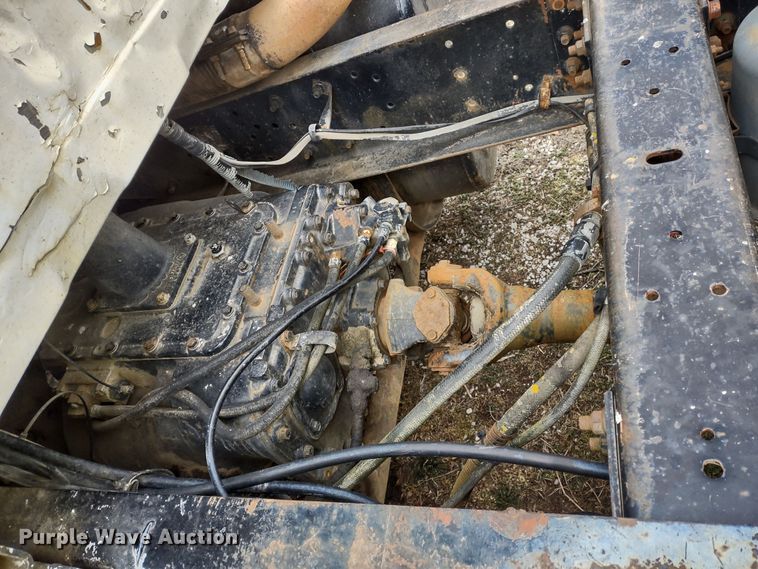 image for item MD9298 1984 International S2375  semi truck