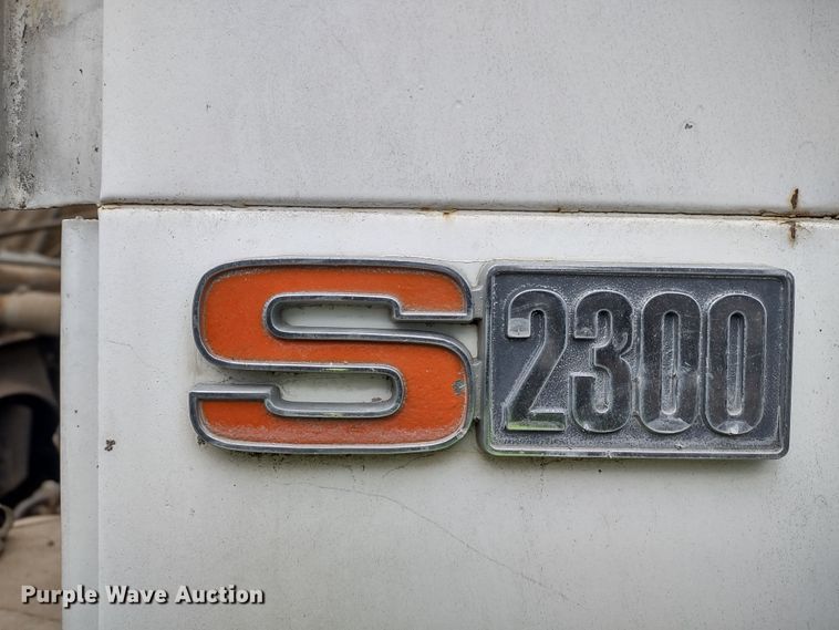 image for item MD9298 1984 International S2375  semi truck