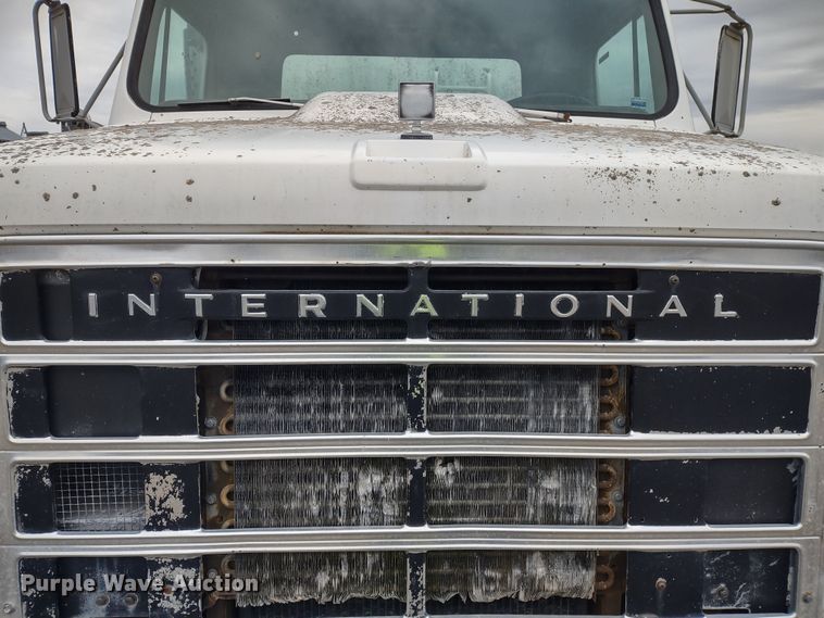 image for item MD9298 1984 International S2375  semi truck