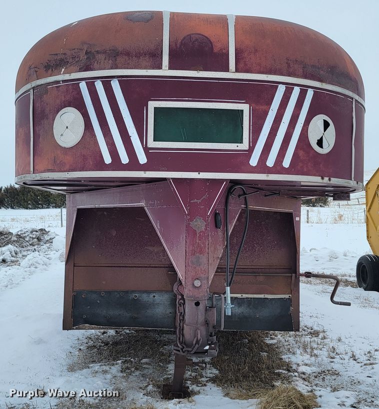 image for item ME9664 1983 Kiefer Built livestock trailer