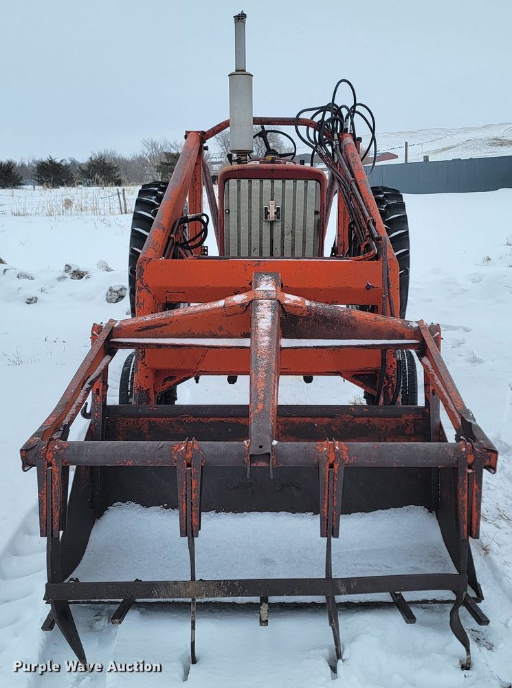 image for item ME9665 Farmall 656 tractor