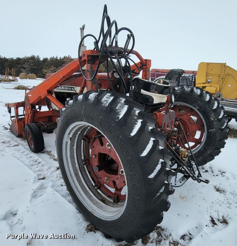 image for item ME9665 Farmall 656 tractor