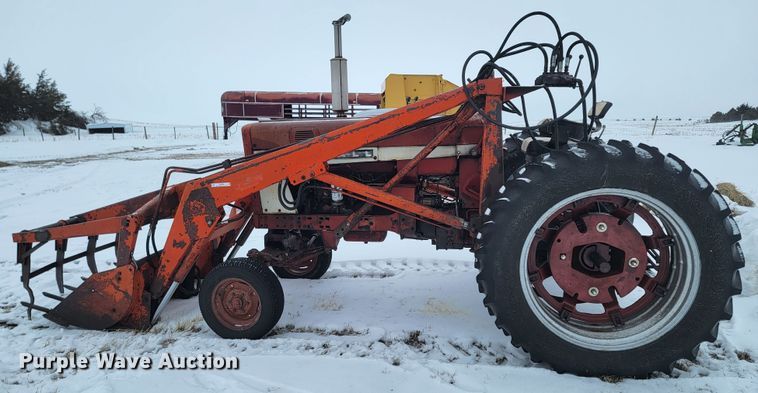 image for item ME9665 Farmall 656 tractor