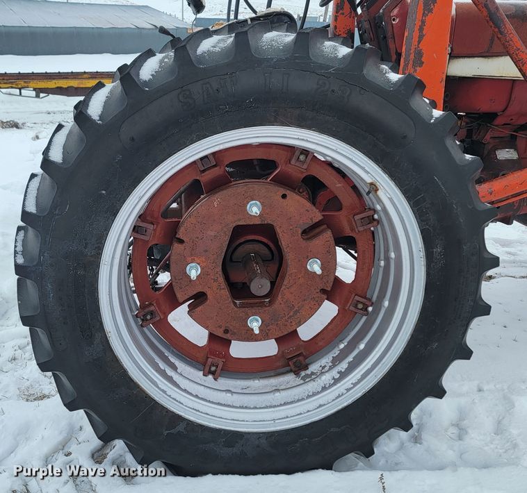 image for item ME9665 Farmall 656 tractor