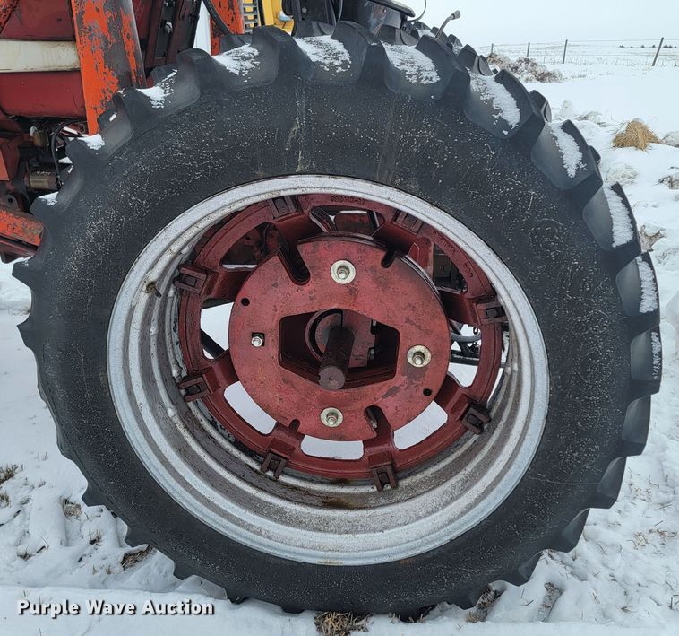 image for item ME9665 Farmall 656 tractor