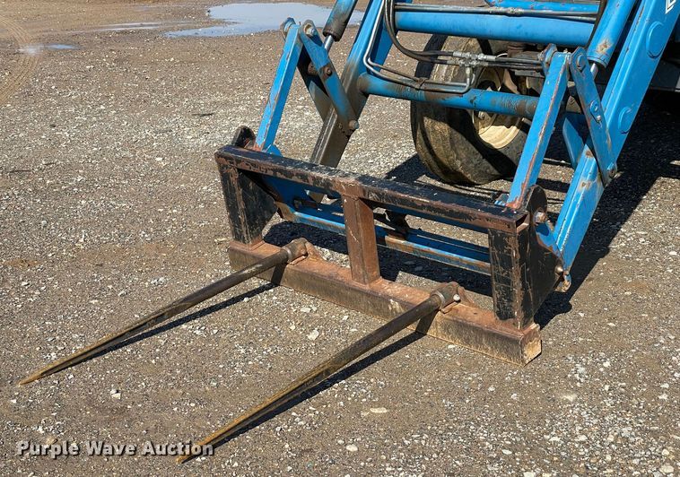 image for item MI9783 2000 New Holland TS100  tractor