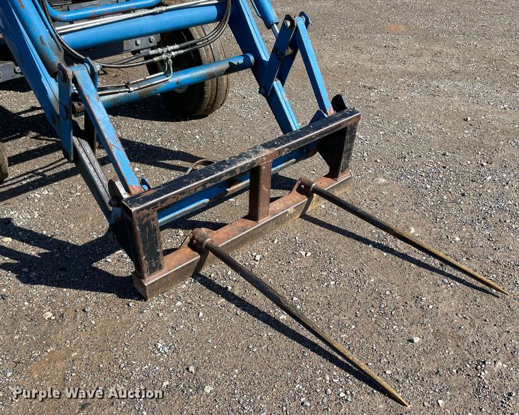 image for item MI9783 2000 New Holland TS100  tractor