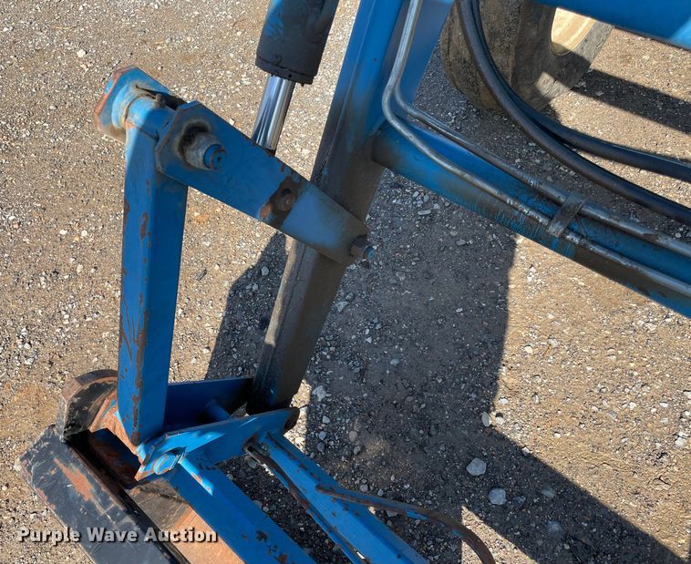 image for item MI9783 2000 New Holland TS100  tractor