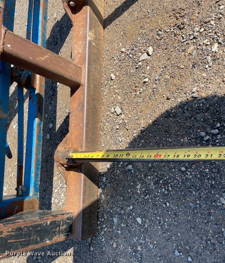 image for item MI9783 2000 New Holland TS100  tractor