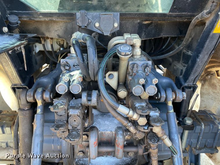 image for item MI9783 2000 New Holland TS100  tractor