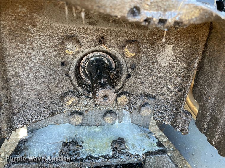 image for item MI9783 2000 New Holland TS100  tractor