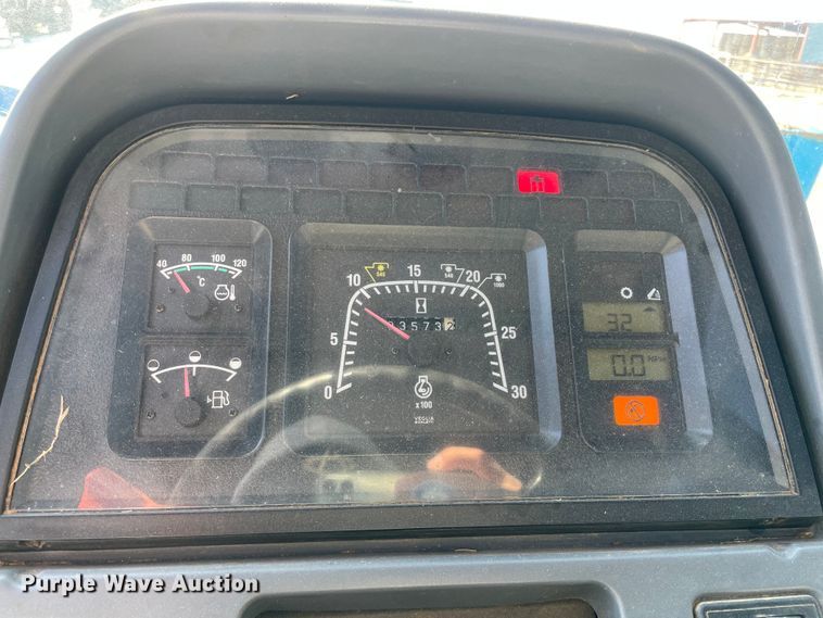 image for item MI9783 2000 New Holland TS100  tractor