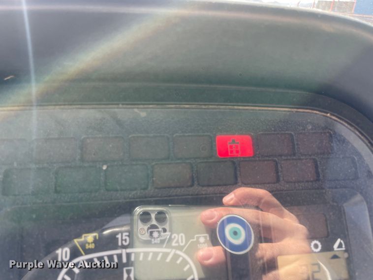 image for item MI9783 2000 New Holland TS100  tractor