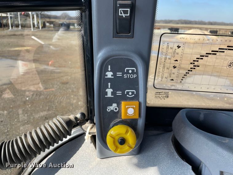 image for item MI9783 2000 New Holland TS100  tractor