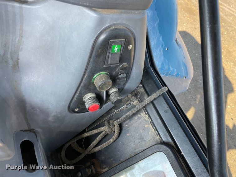 image for item MI9783 2000 New Holland TS100  tractor