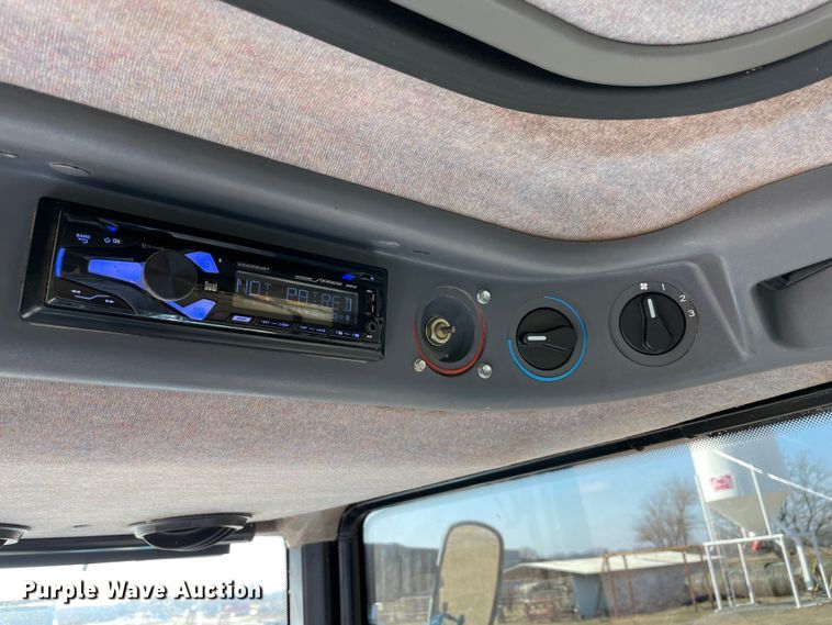 image for item MI9783 2000 New Holland TS100  tractor