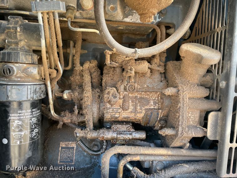 image for item MI9783 2000 New Holland TS100  tractor