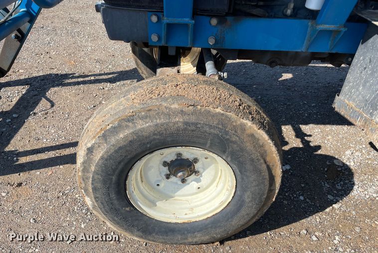 image for item MI9783 2000 New Holland TS100  tractor