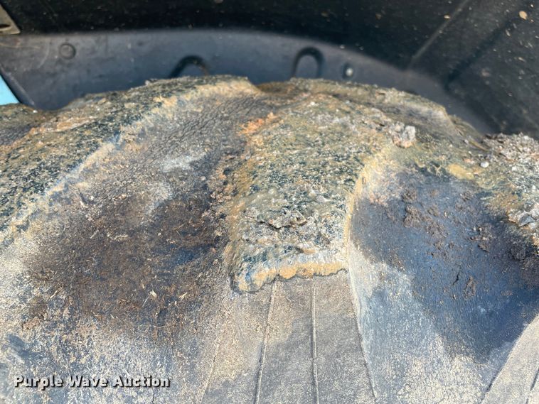 image for item MI9783 2000 New Holland TS100  tractor