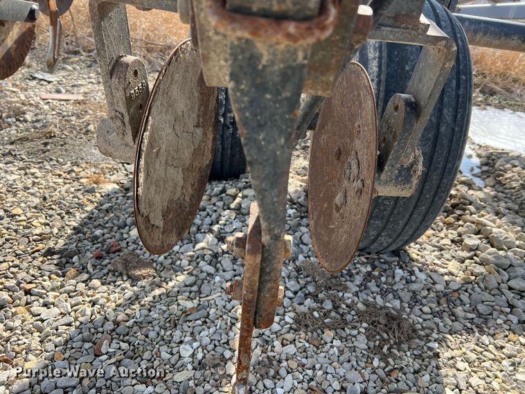 image for item MM9053 DMI Nutri-Placr 4300  NH3 applicator