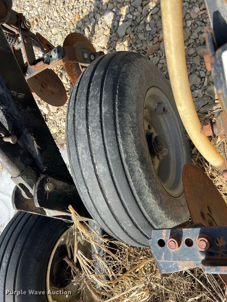 image for item MM9054 DMI Nutri-Placr 3300  NH3 applicator