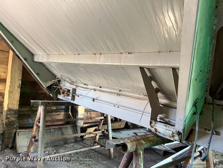 image for item MM9058 New Leader L4000G4  applicator bed