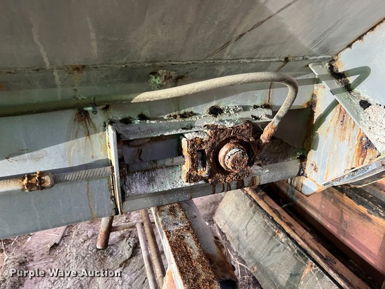 image for item MM9058 New Leader L4000G4  applicator bed