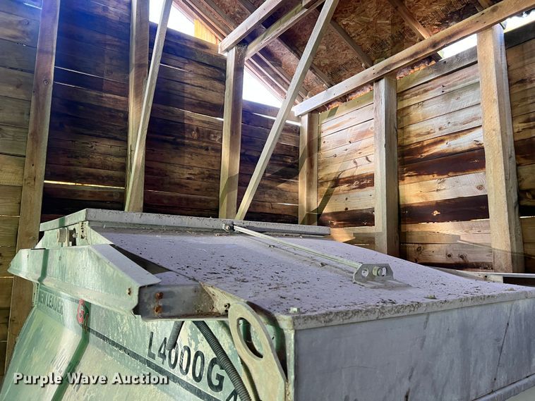 image for item MM9058 New Leader L4000G4  applicator bed