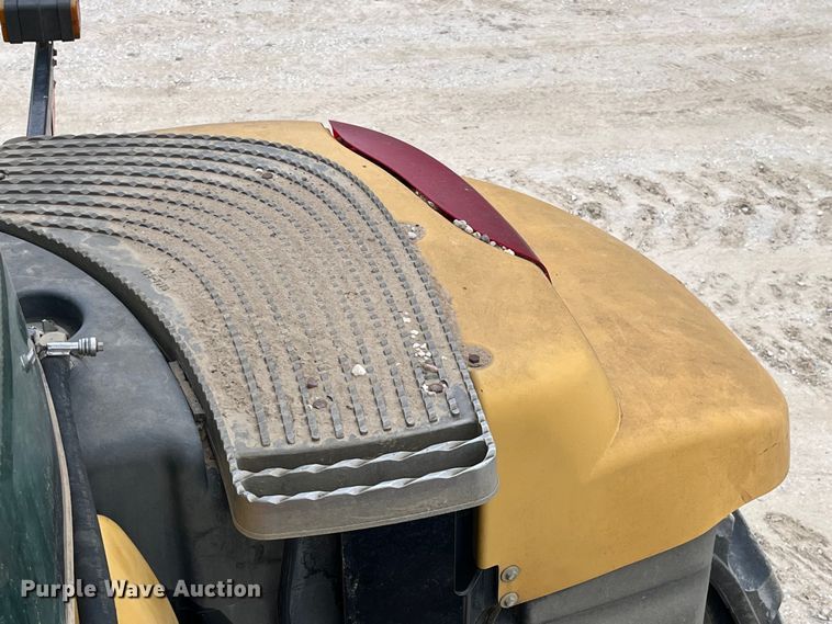 image for item MW9453 2006 Caterpillar Challenger MT865B tractor