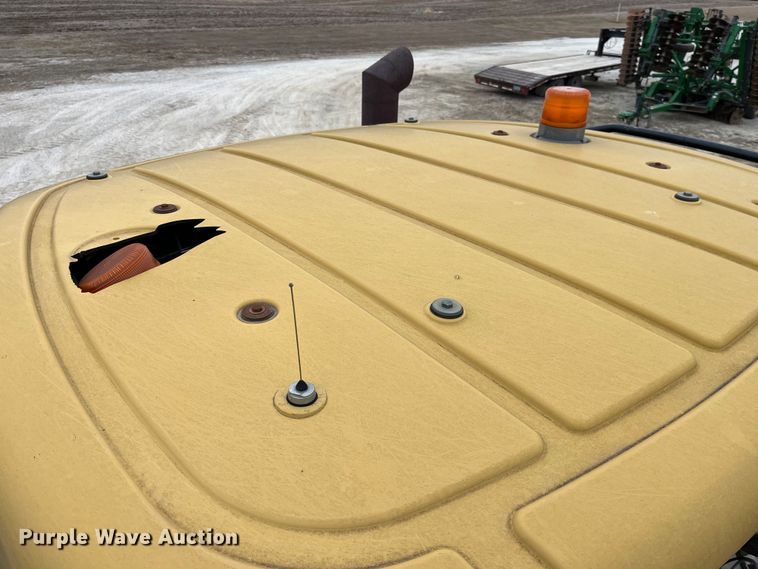 image for item MW9453 2006 Caterpillar Challenger MT865B tractor