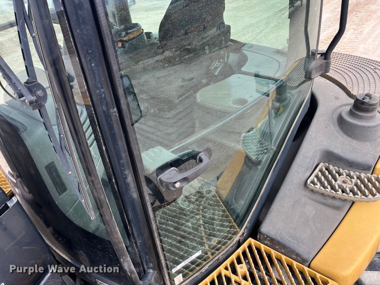 image for item MW9453 2006 Caterpillar Challenger MT865B tractor