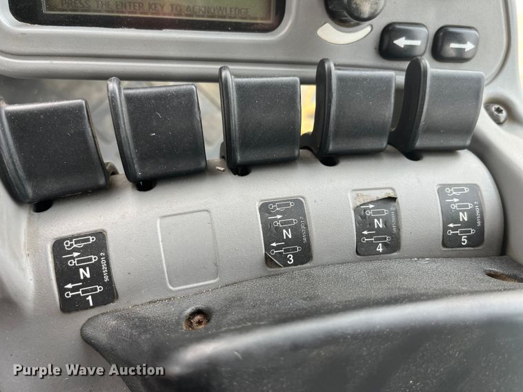 image for item MW9453 2006 Caterpillar Challenger MT865B tractor