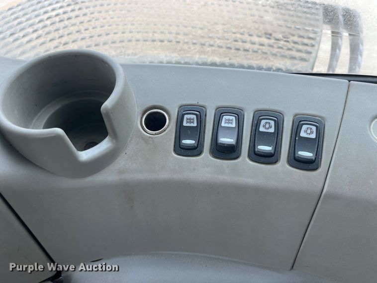 image for item MW9453 2006 Caterpillar Challenger MT865B tractor