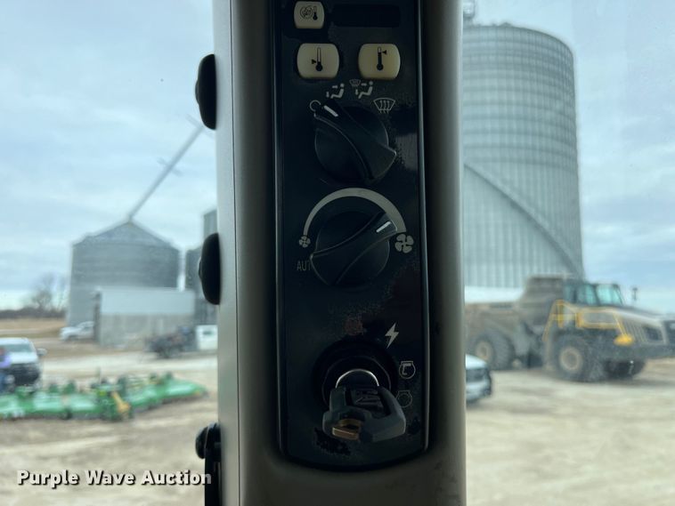 image for item MW9453 2006 Caterpillar Challenger MT865B tractor