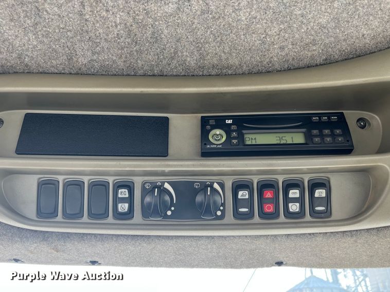 image for item MW9453 2006 Caterpillar Challenger MT865B tractor