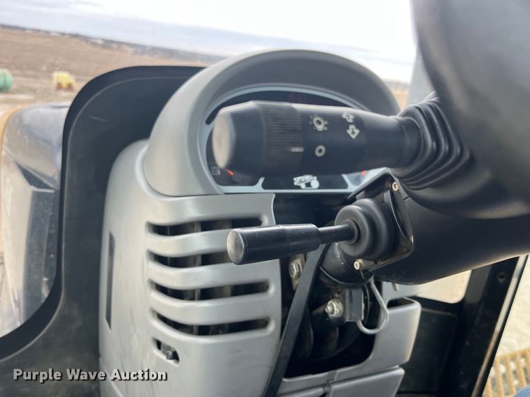 image for item MW9453 2006 Caterpillar Challenger MT865B tractor