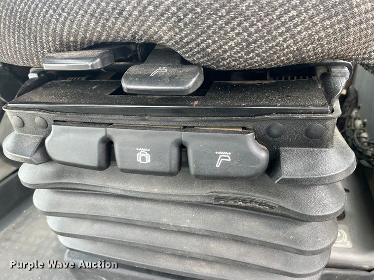 image for item MW9453 2006 Caterpillar Challenger MT865B tractor