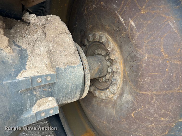 image for item MW9453 2006 Caterpillar Challenger MT865B tractor