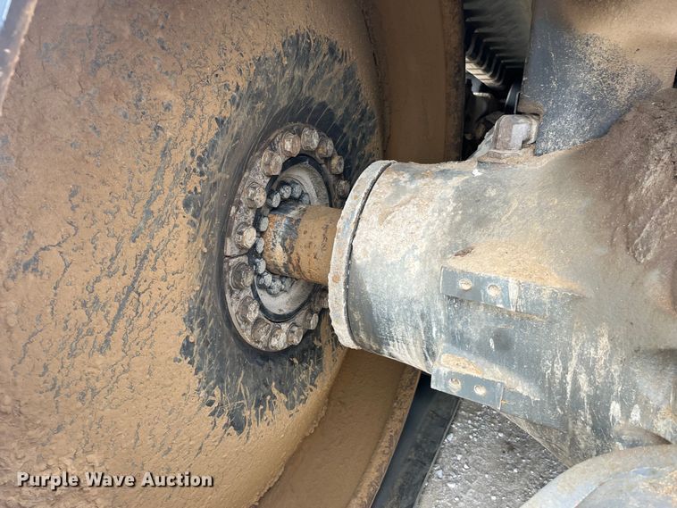 image for item MW9453 2006 Caterpillar Challenger MT865B tractor