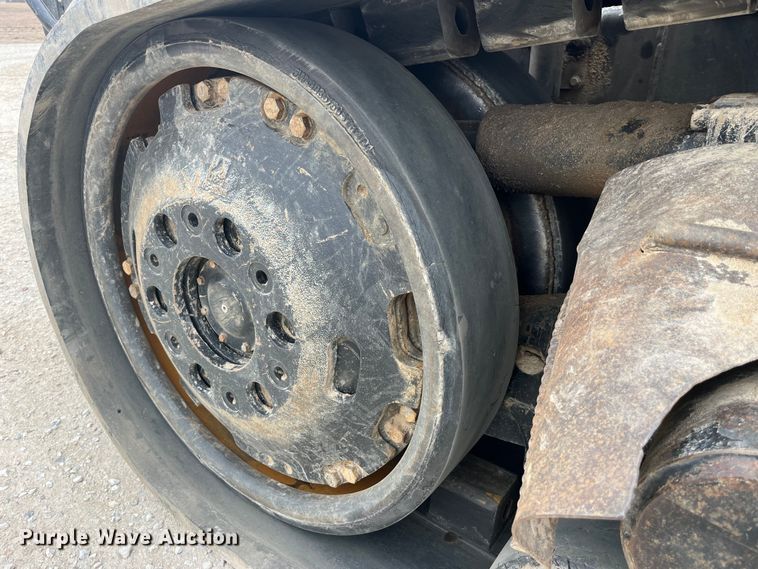 image for item MW9453 2006 Caterpillar Challenger MT865B tractor