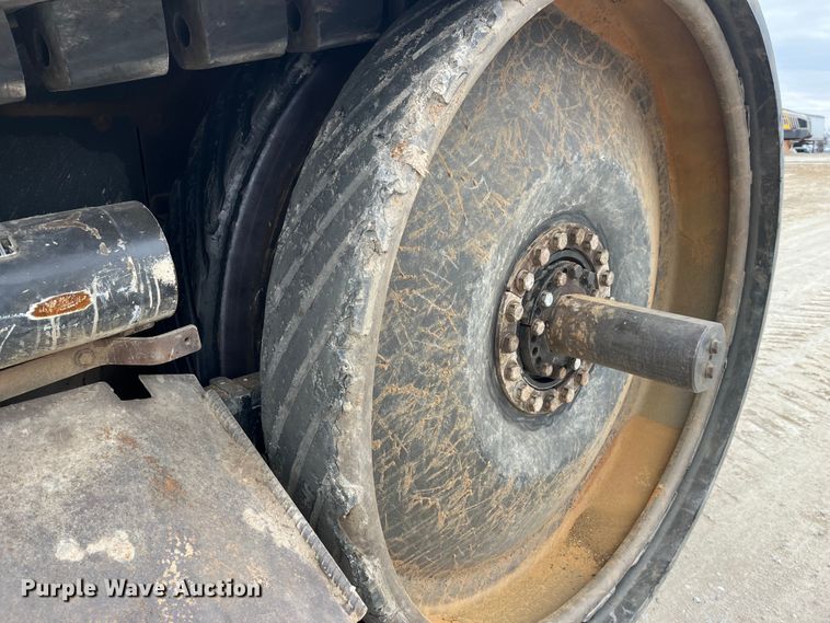 image for item MW9453 2006 Caterpillar Challenger MT865B tractor