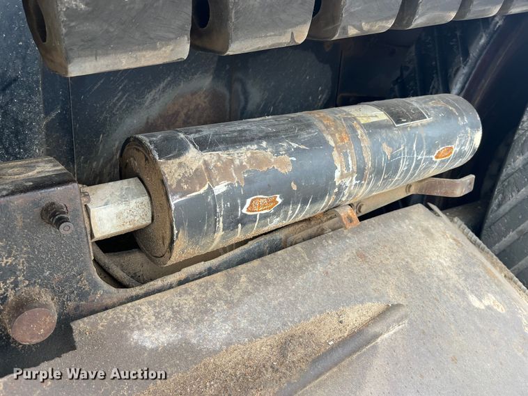 image for item MW9453 2006 Caterpillar Challenger MT865B tractor