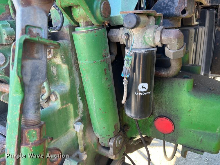 image for item MW9491 1993 John Deere 7800  MFWD tractor