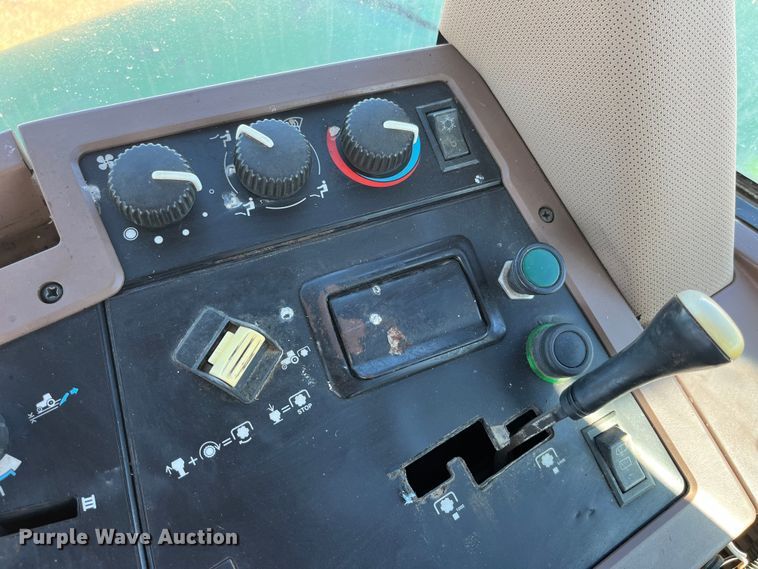 image for item MW9491 1993 John Deere 7800  MFWD tractor