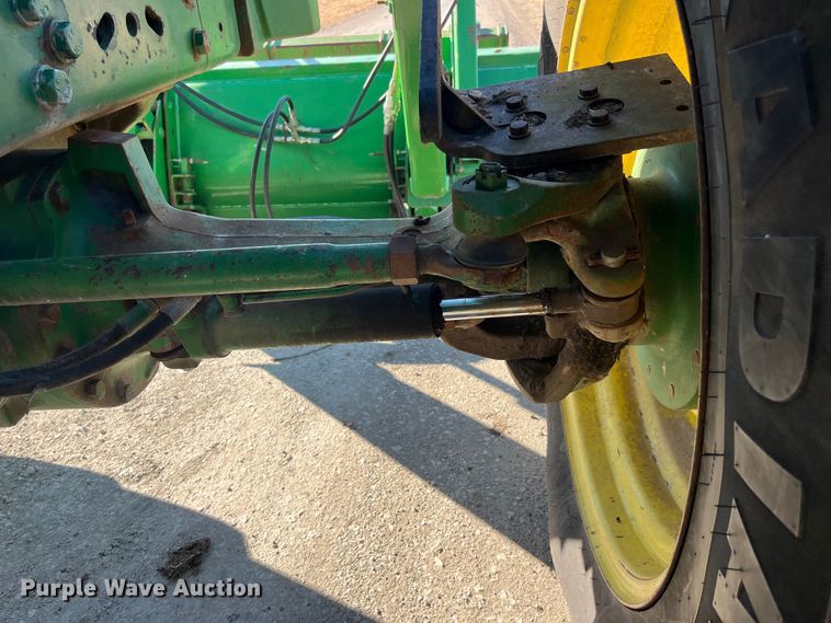 image for item MW9491 1993 John Deere 7800  MFWD tractor