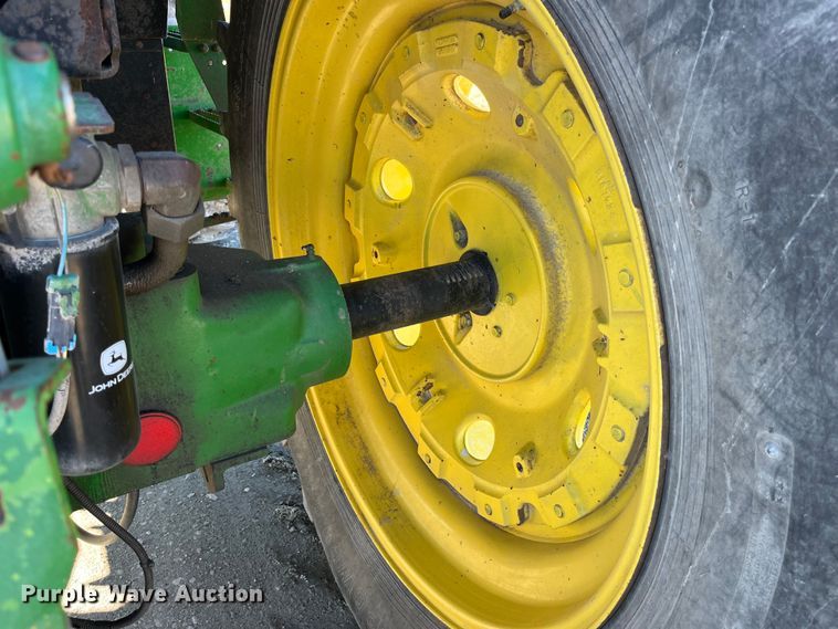 image for item MW9491 1993 John Deere 7800  MFWD tractor