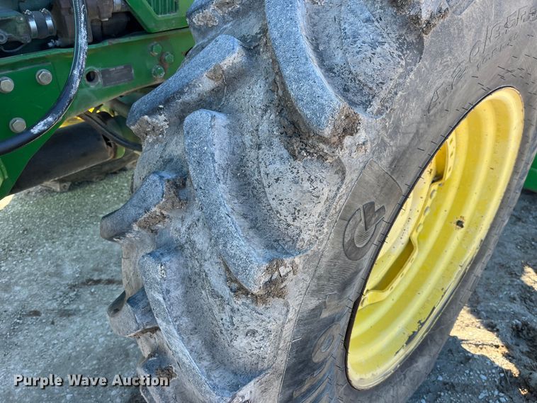 image for item MW9491 1993 John Deere 7800  MFWD tractor